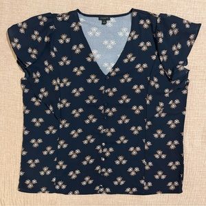 Brand new! Ann Taylor Factory butterfly sleeve shirt w/ buttons. Floral. XL